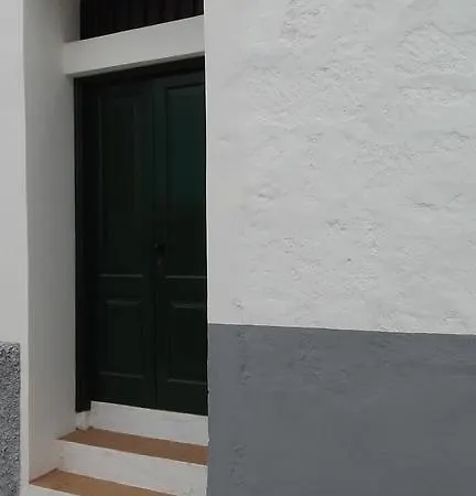 La Plaza B Country house *